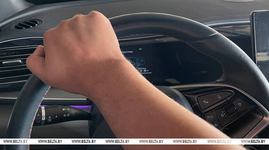 Лукашенко поручил ужесточить подготовку водителей в автошколах