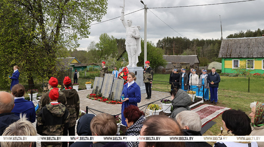 Мемориальную плиту с именами 60 воинов РККА установили на братской могиле в Оршанском районе