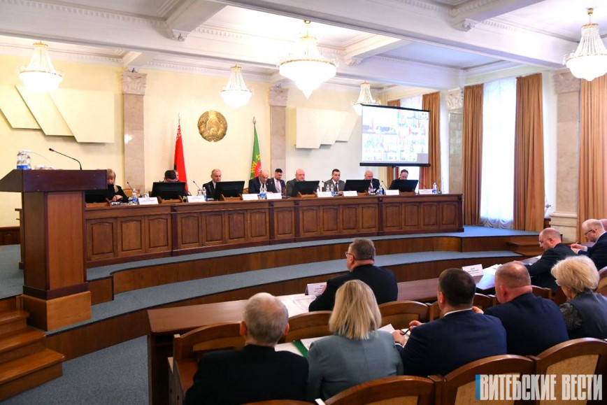 На заседании облисполкома обсуждаются вопросы подготовки сельхозорганизаций Витебской области к проведению весенних полевых работ