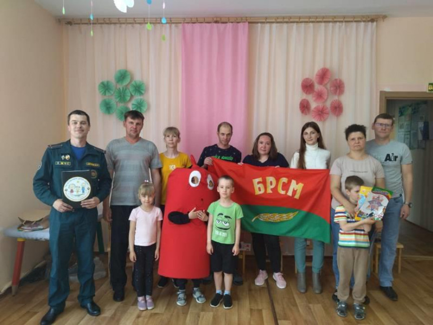 Папа, мама, мы – в безопасности сильны